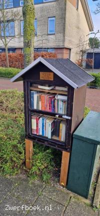  zwerfboek Minibieb Eikenlaan.