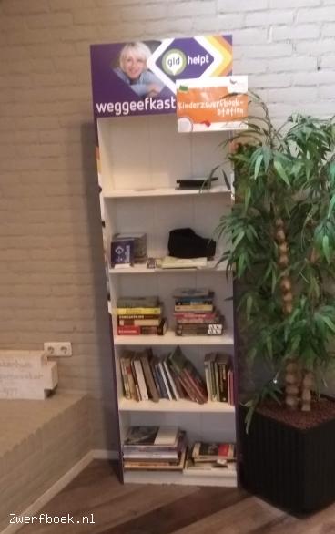 Gratis lezen in de kantine van de sportclub.