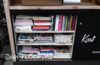 Boeken onderin De Kast. zwerfboek De Kast.