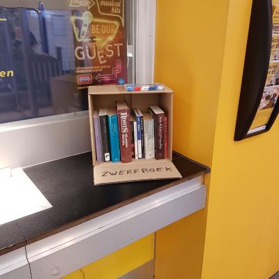 <a title='Bekijk details Zwerfboekenstation Hoorn CS' href='https://zwerfboek.nl/zwerfplek/zwerfboekenstation-hoorn-cs'>Zwerfboekenstation Hoorn CS</a>