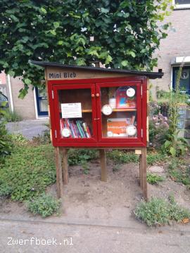  zwerfboek Mini bieb Valkendijk.