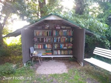 Boekenkast aan het Tjongerpad