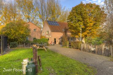 Zwerfboeken bij kinderboerderij Canteclaar.